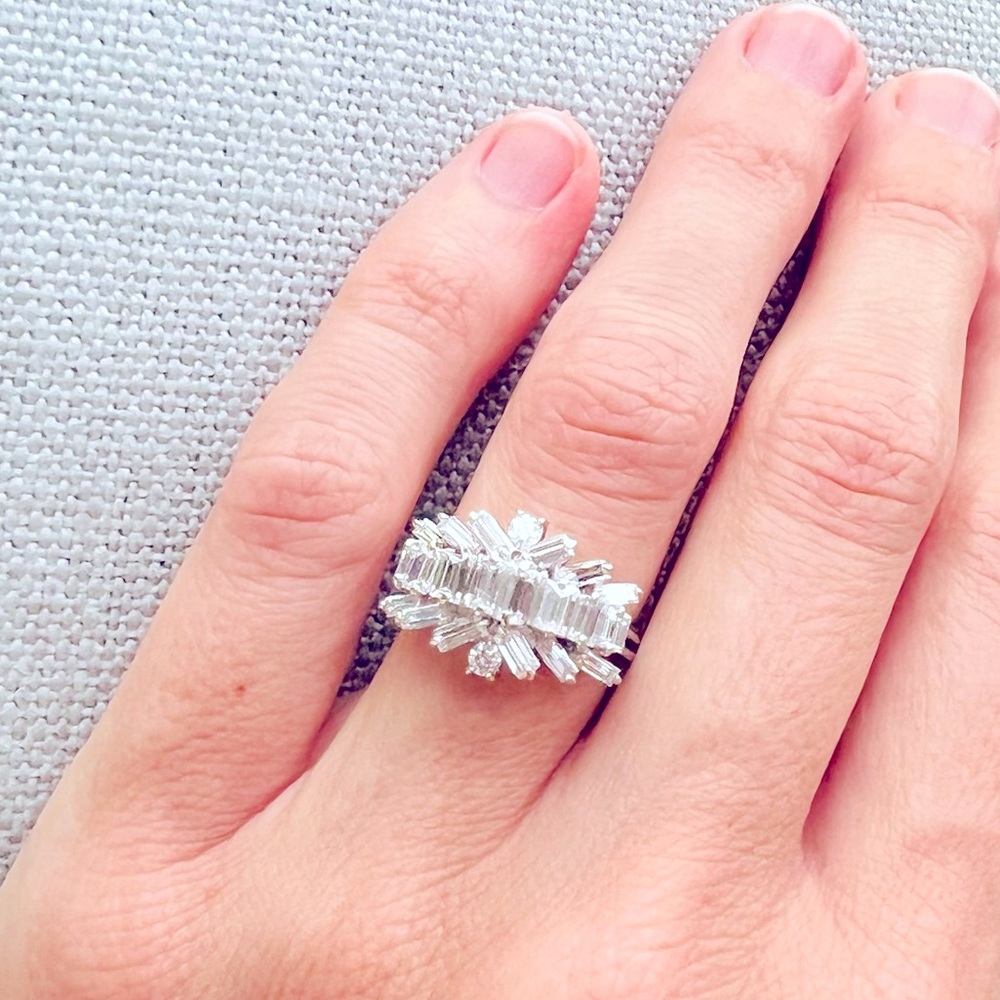 πHPπ18K White Gold Diamond Ring - Picture 3 of 11